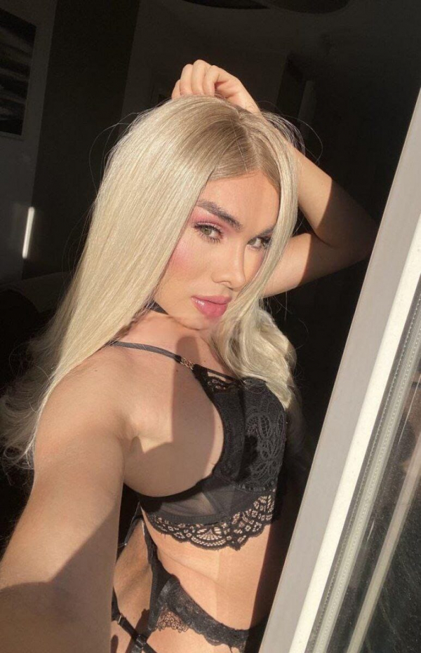 Транссексуалка Мая